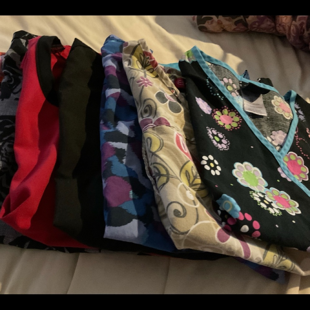 used scrub tops in good condition, 7 for $35